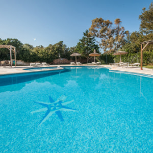 Swimming pool Serena Sol Apartments Kitchen with garden in the flats